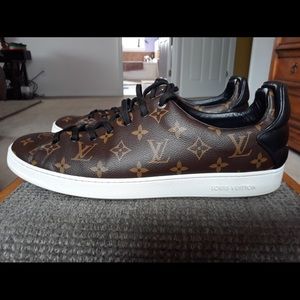Louie sneakers size 13